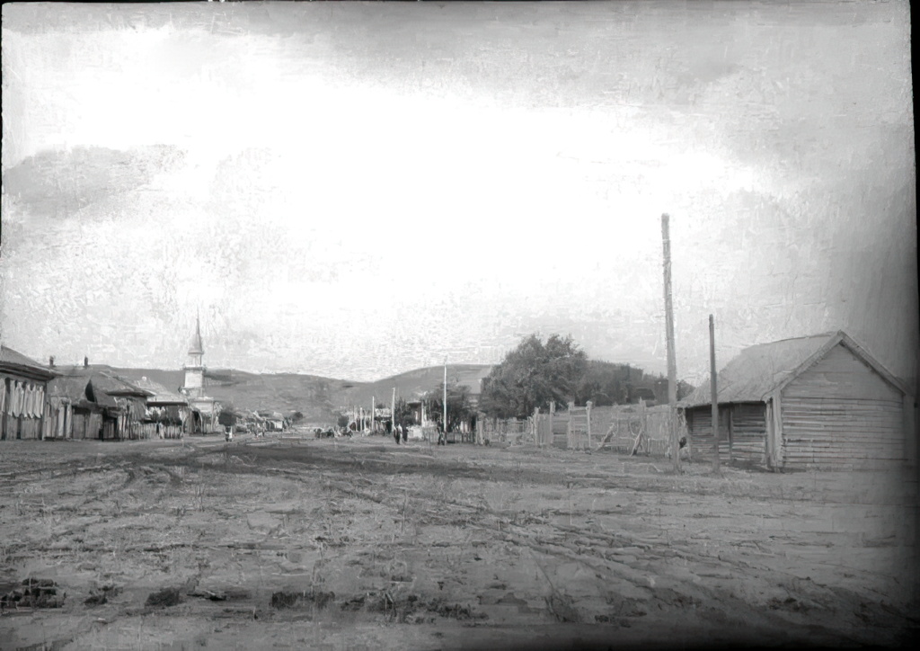 1910 г. Мечеть стояла где стоит дом, в котором находится магазин Коктем. ( Магазин 3 и на углу здание мечети - Сейфуллина - К.Маркса, в здании мечети до 70- х годов находился архив)