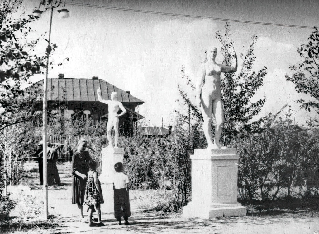 1957 Гор.сад. Сейчас на этом месте стоит колесо обозрения.