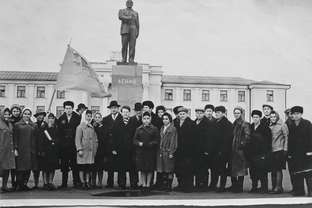 1970-е на площади Ленина