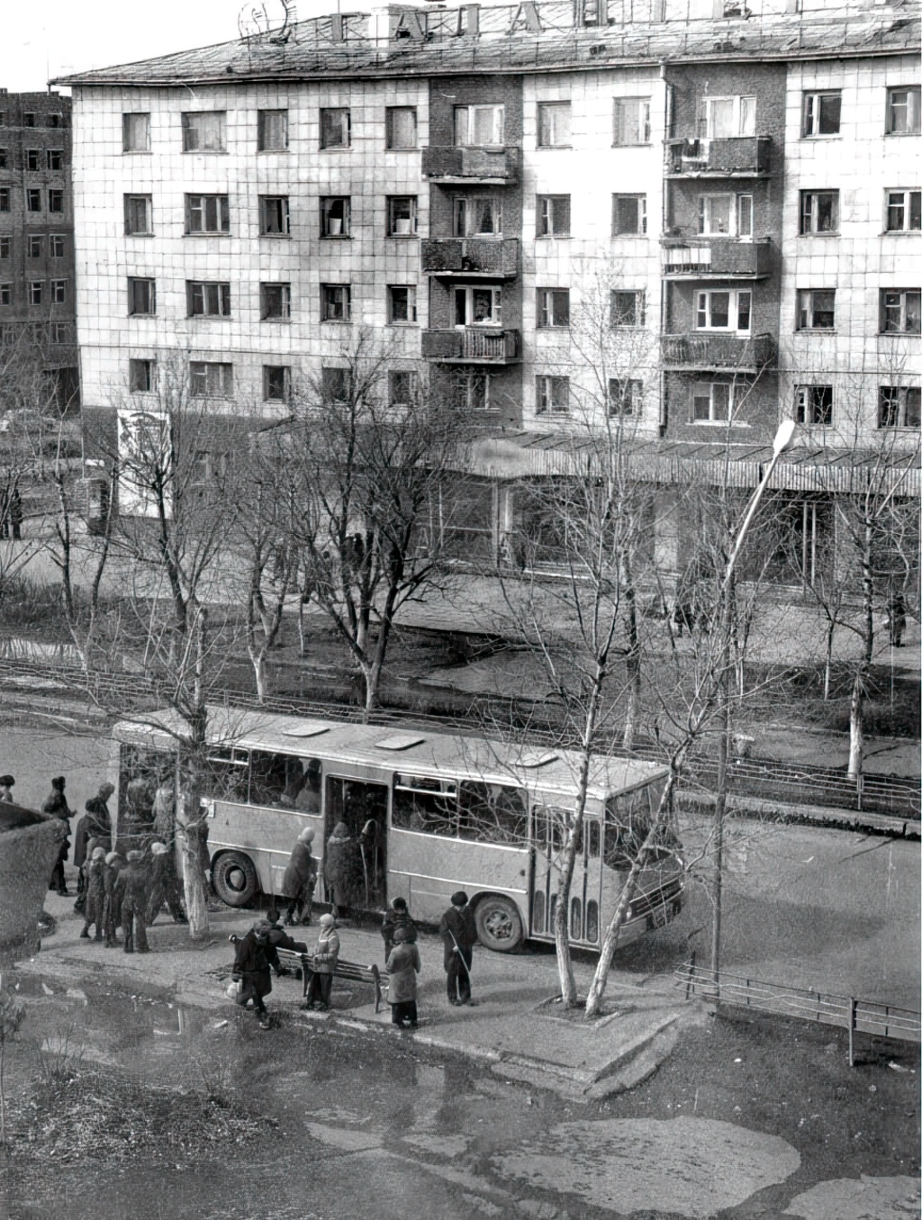 1990-е Ул.К.Маркса(ныне Абая)…магазин Галантерея...