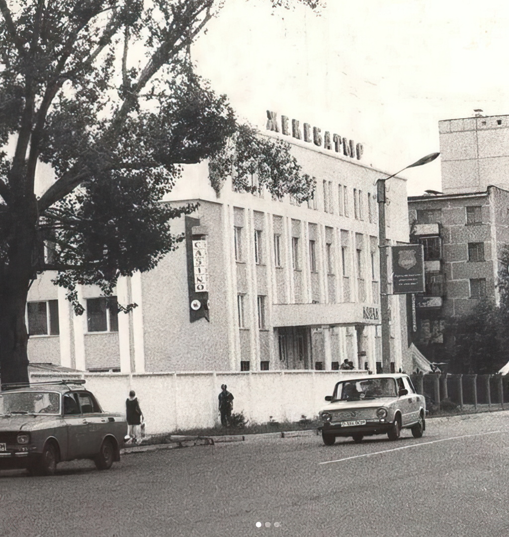 1990-е гостиница Жекебатыр